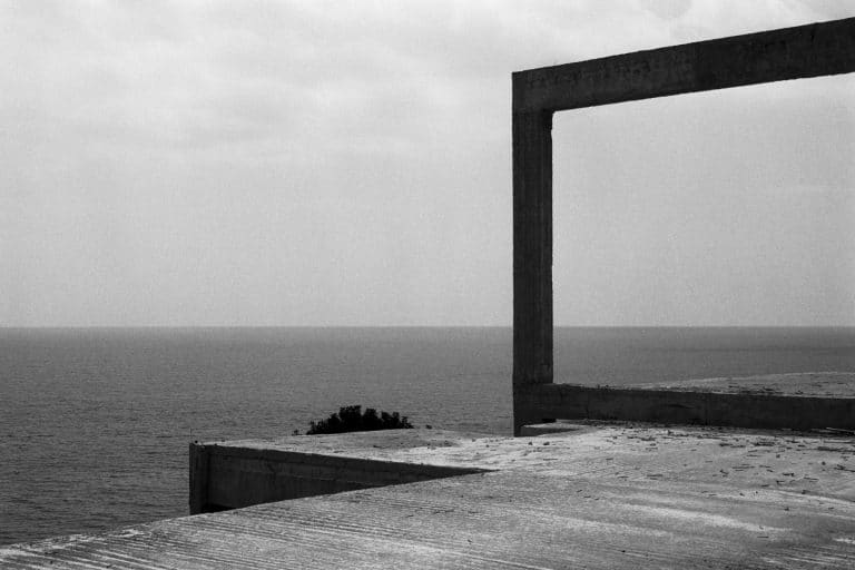 Изложба „Странствания из историята. Фотографиите на Улрих Вюст“